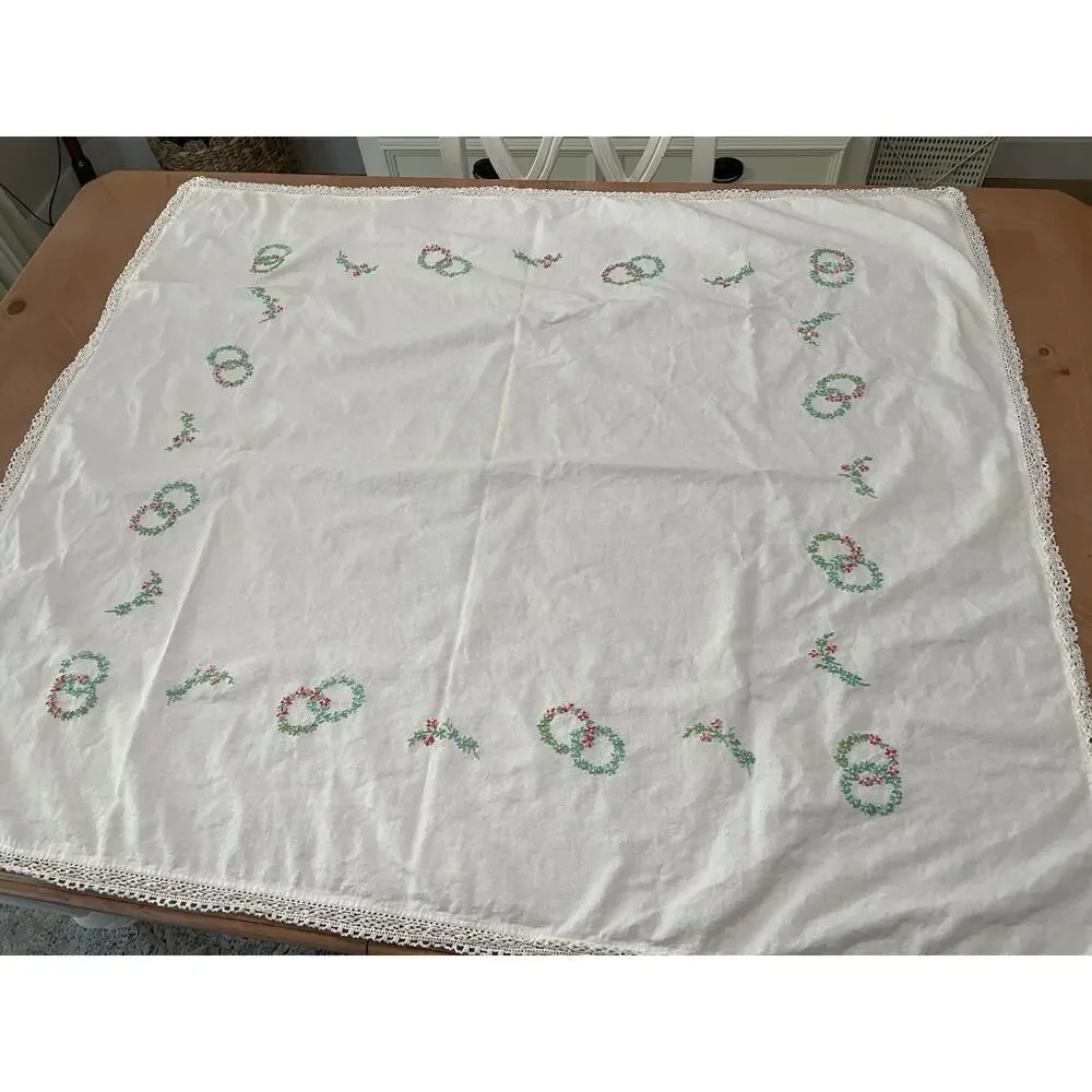 Lot Of 11 Vintage Hand Embroidered Table Runners Table Topper & Napkins